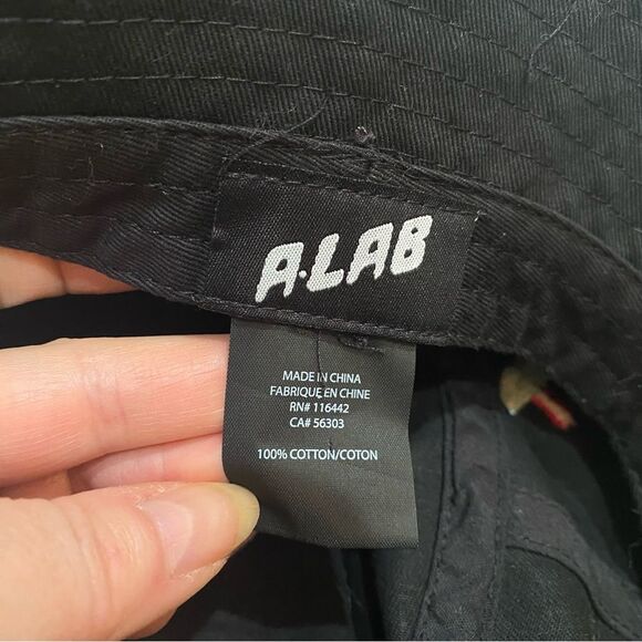 A-LAB Black Cotton Whimsical Embroidered Mushrooms Bucket Hat Unisex - Picture 10 of 12